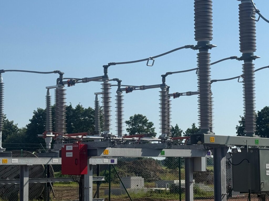 110-kV-Leistungstransformator (Kolektor) auf Fundament
