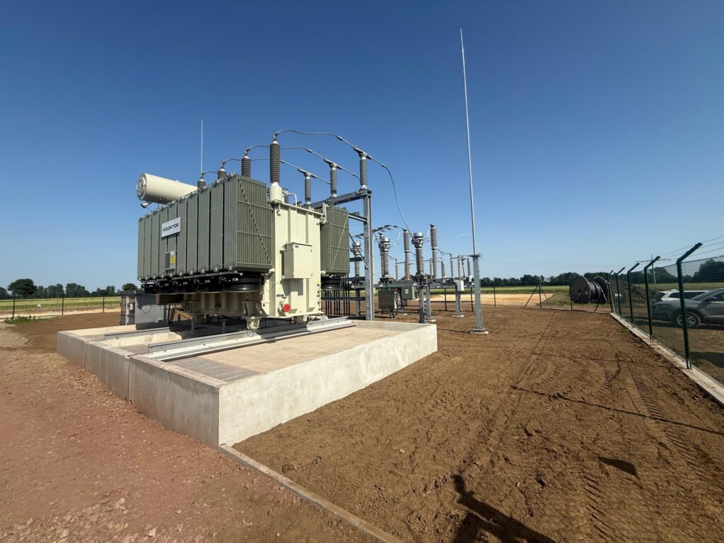 110-kV-Leistungstransformator (Kolektor) auf Fundament